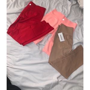 3pairs of fashionnova leggings all XS/S.